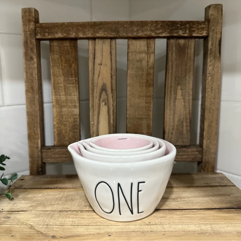 🆕 Rae Dunn | Measuring Cups with 💕 Pink Interior!